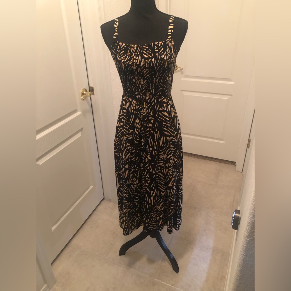 NWOT SUPER CUTE DRESS with pockets